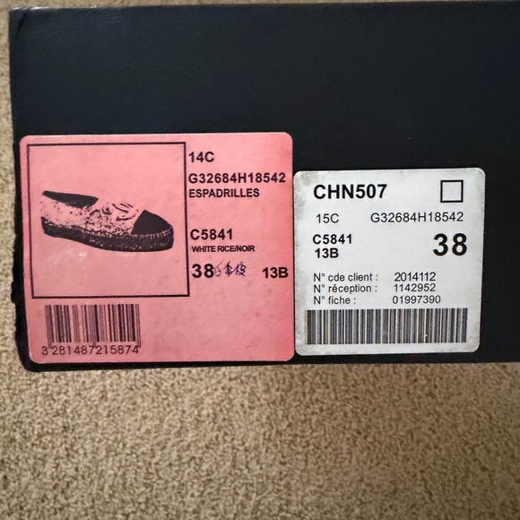 CHANEL Women's Classic Black and White Espadrilles - Picture 5 of 5